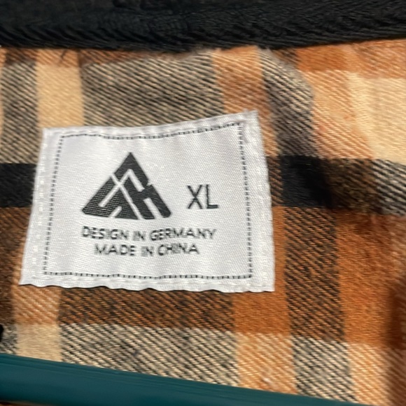 Hooded orange and black flannel shirt size XL - Picture 2 of 3